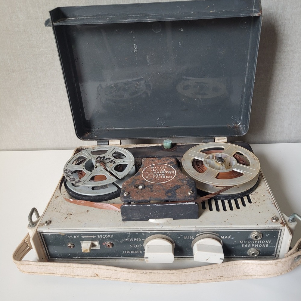 Vintage Japan Model RA-11 Transistor Reel-to-Reel Tape Recorder Portable *Prop*